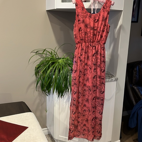 Women’s Maki Dress - Picture 2 of 4